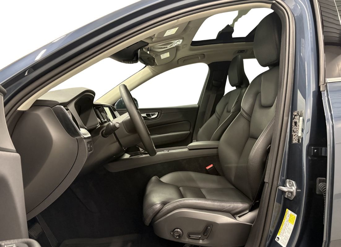 Used 2019 Volvo XC60 T5 Momentum w/ Advanced Package AWD/4WD image 10
