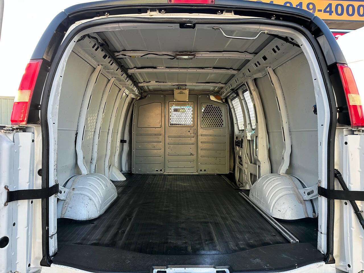 Used 2014 Chevrolet Express 2500 image 10