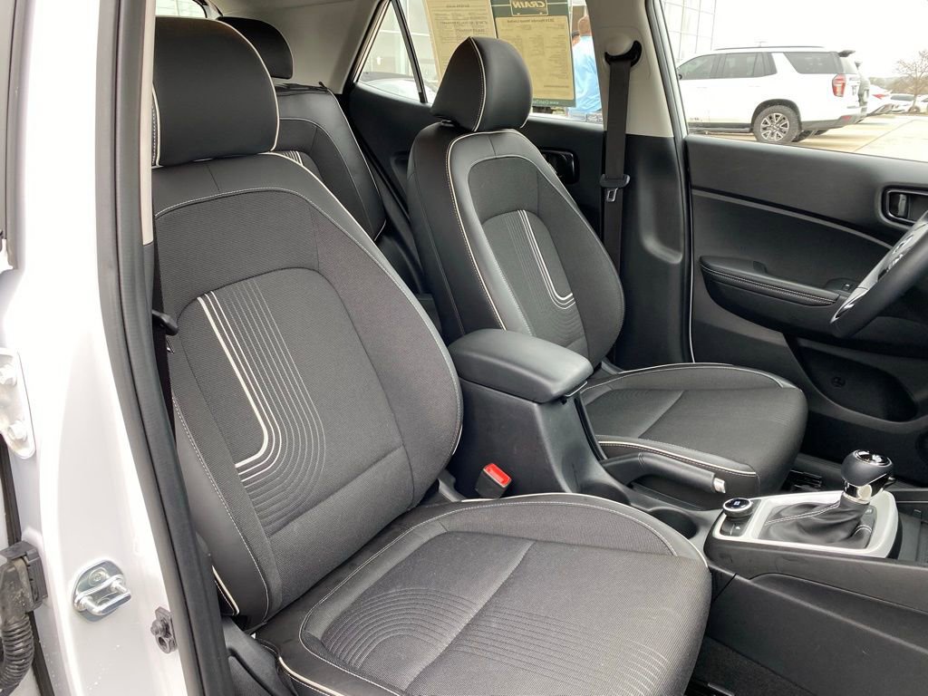 Used 2024 Hyundai Venue Limited image 33