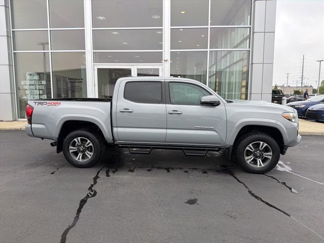 Used 2018 Toyota Tacoma TRD Sport AWD/4WD image 8