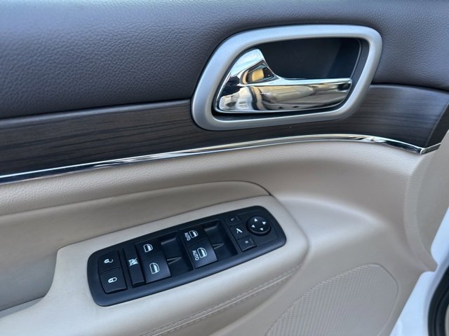 Used 2018 Jeep Grand Cherokee Overland w/ Jeep Active Safety Group image 21