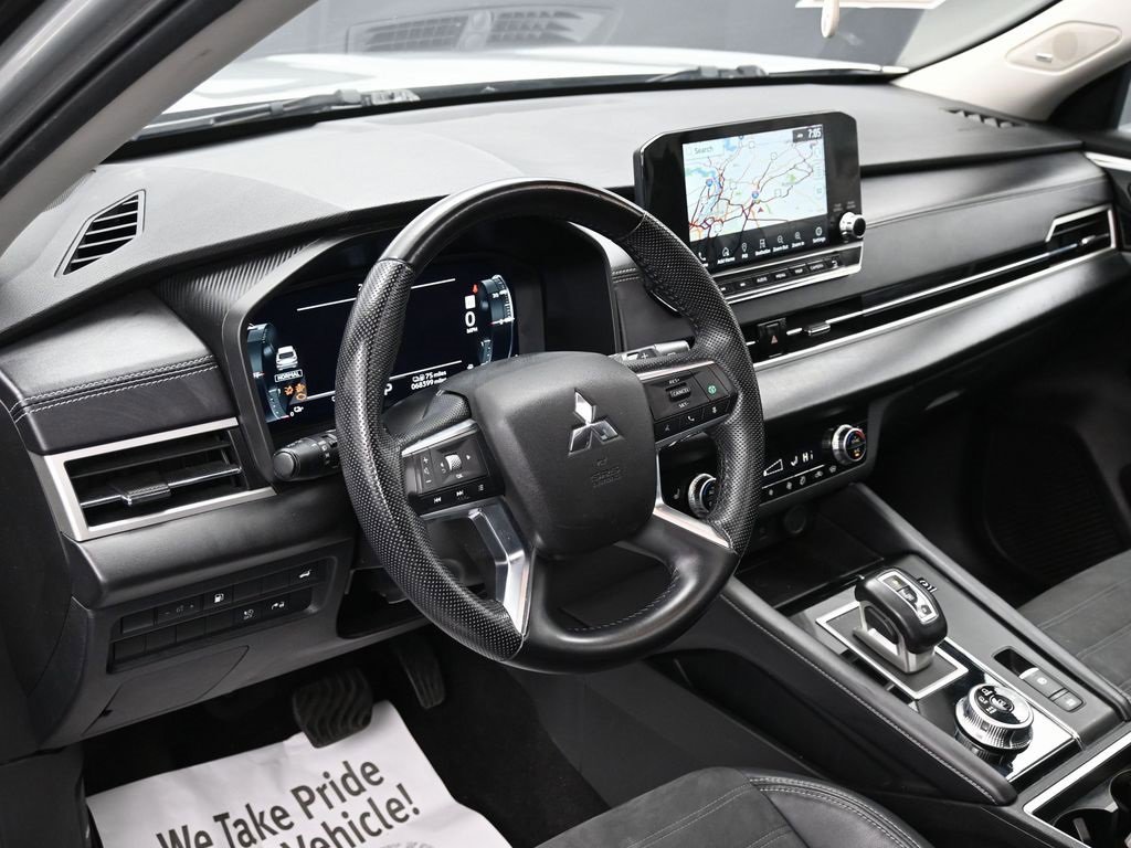 Used 2023 Mitsubishi Outlander SE image 16