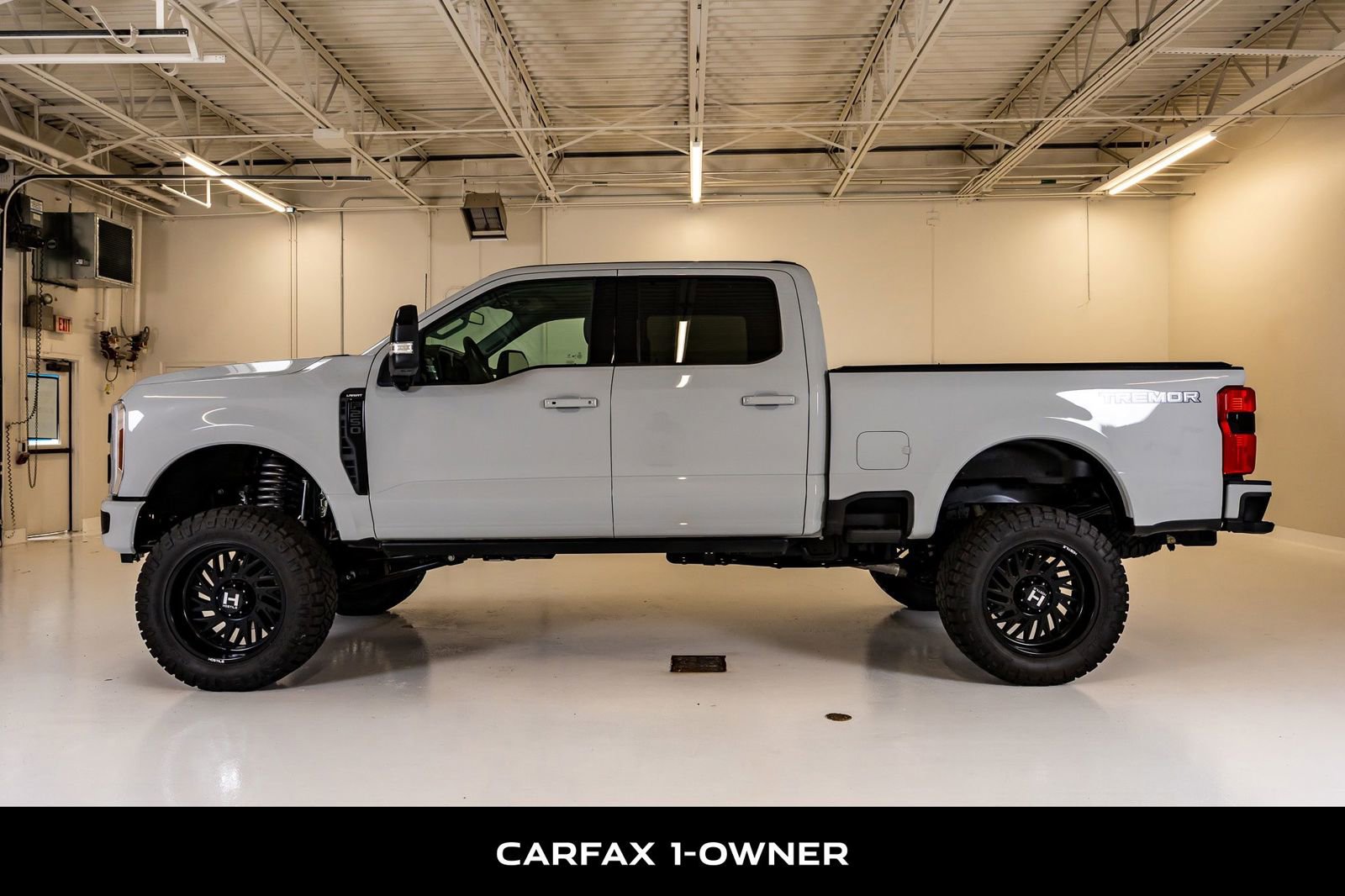 Used 2026 Ford F250 Lariat w/ Tremor Off-Road Package AWD/4WD image 5