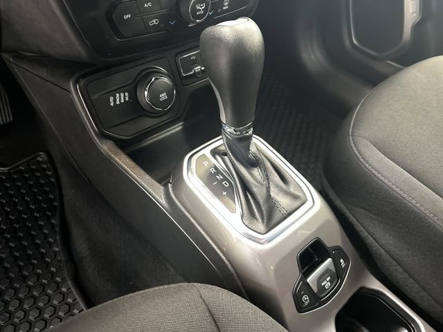 Used 2022 Jeep Renegade Latitude w/ Convenience Group AWD/4WD image 28