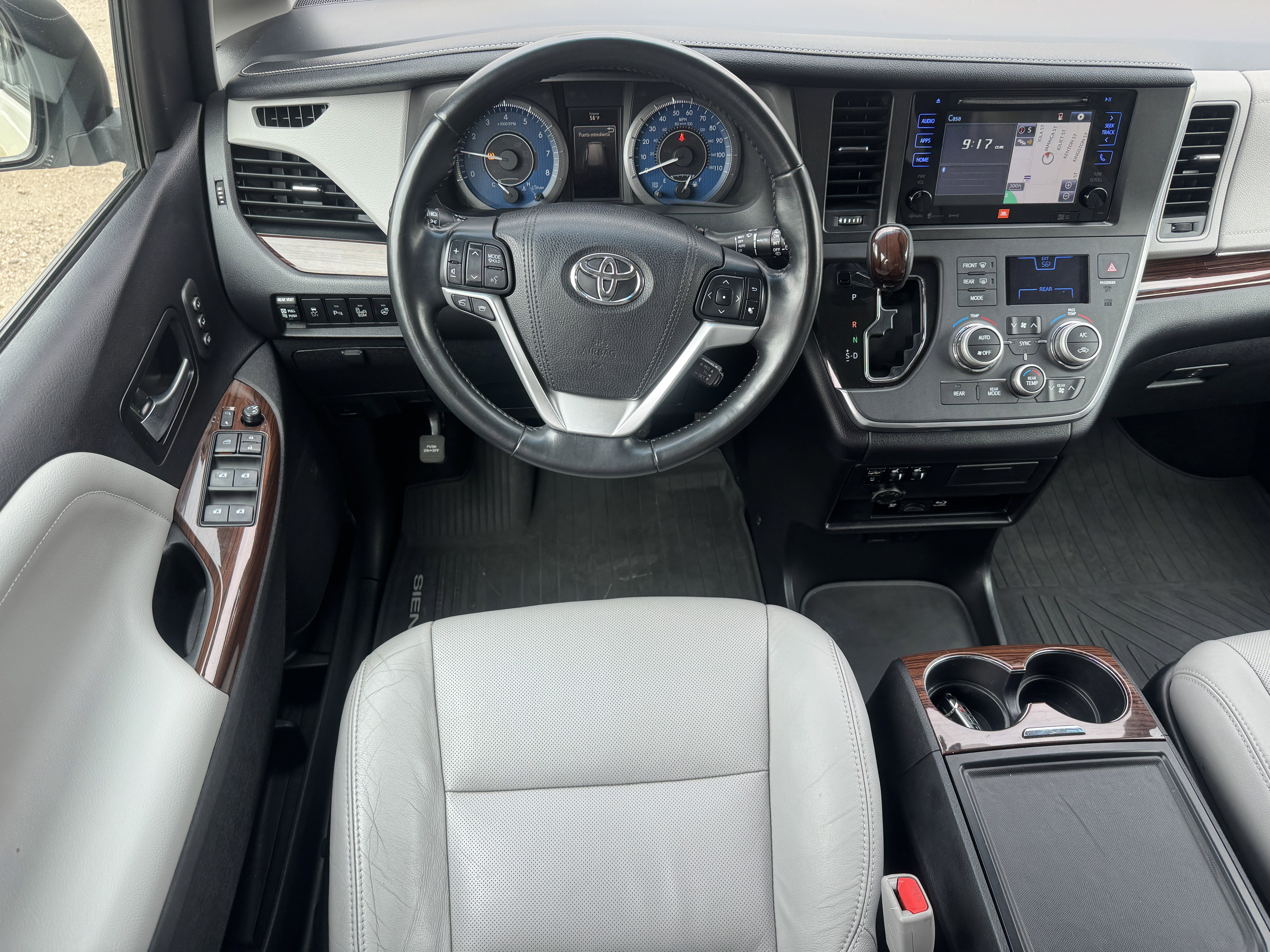 Used 2017 Toyota Sienna Limited Premium image 17