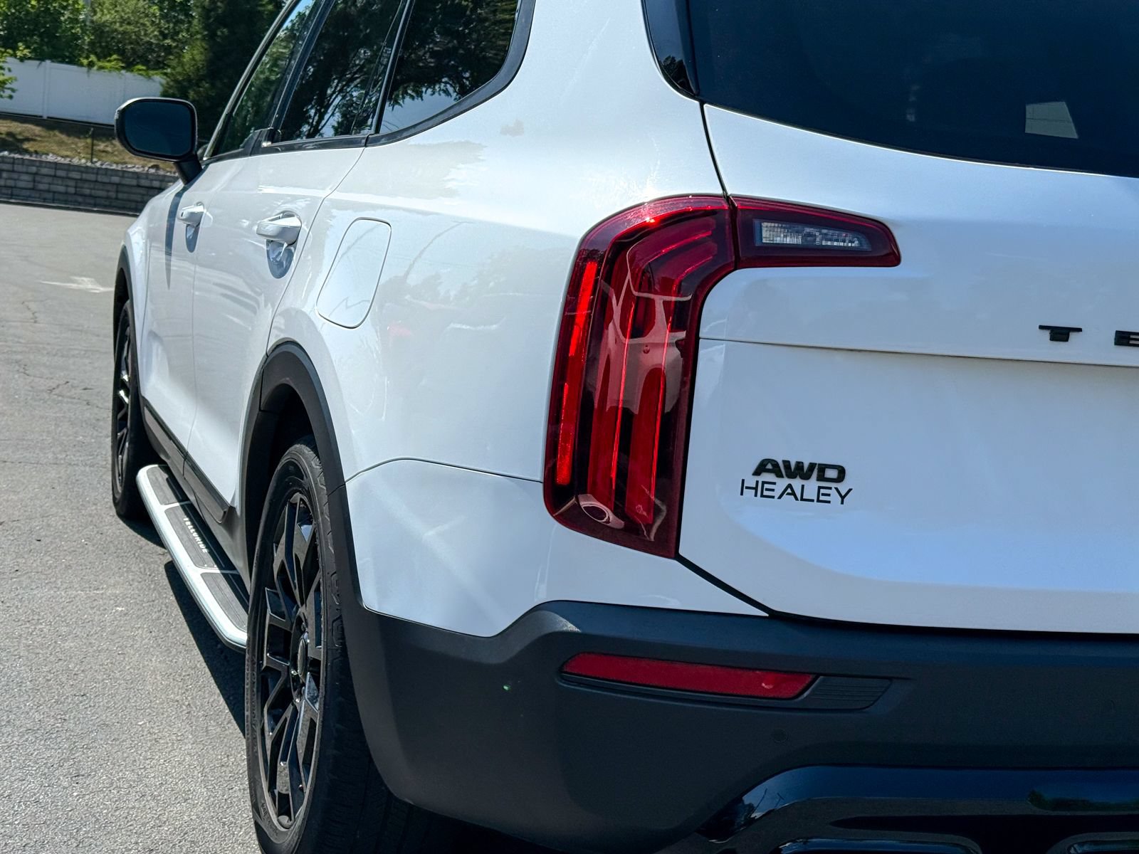 Certified 2022 Kia Telluride EX w/ EX Premium Package AWD/4WD image 9