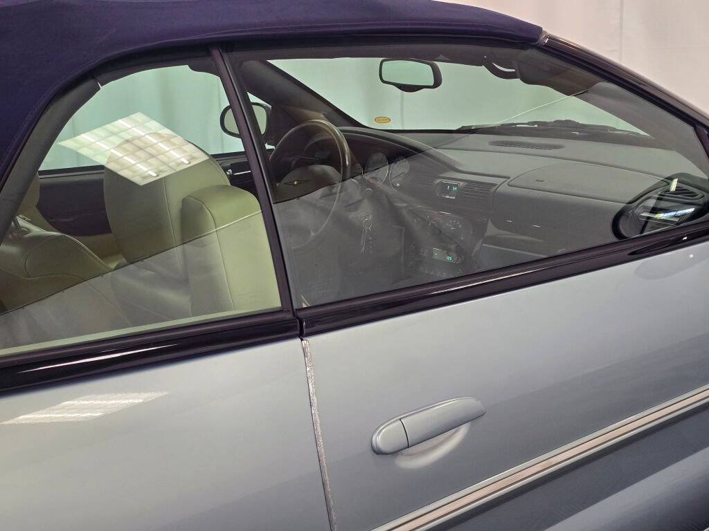 Used 2003 Chrysler Sebring Limited image 64