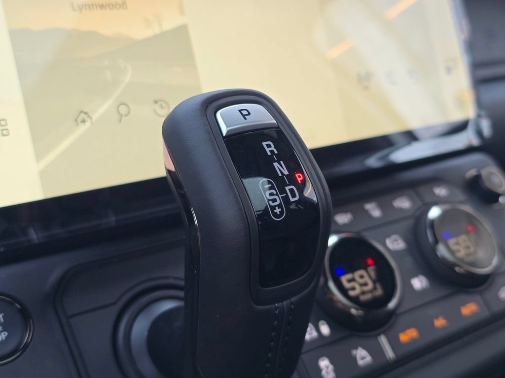 New 2026 Land Rover Defender 110 OCTA AWD/4WD image 26