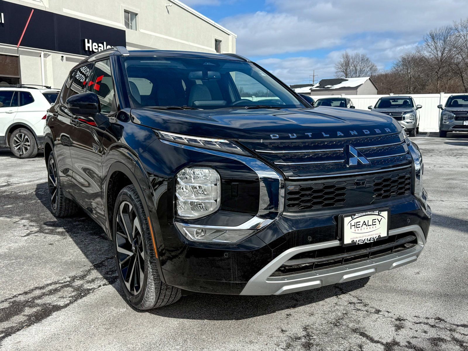 New 2025 Mitsubishi Outlander SEL image 1