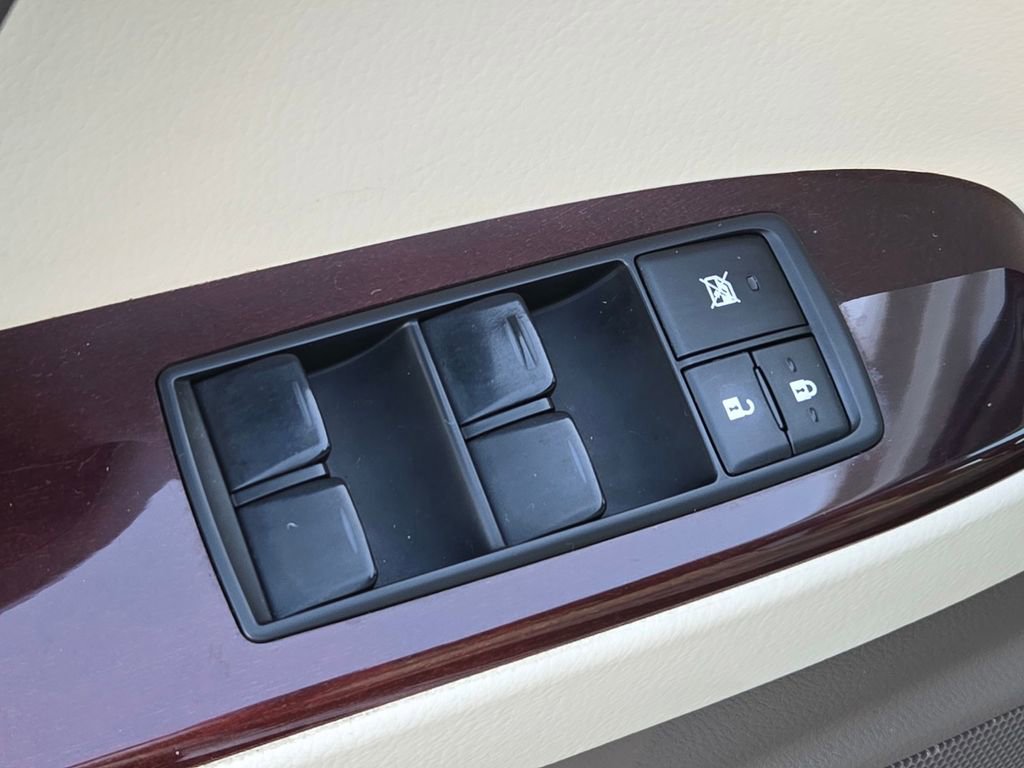 Used 2016 Lexus GX 460 Luxury w/ Preferred Accessory Package image 17