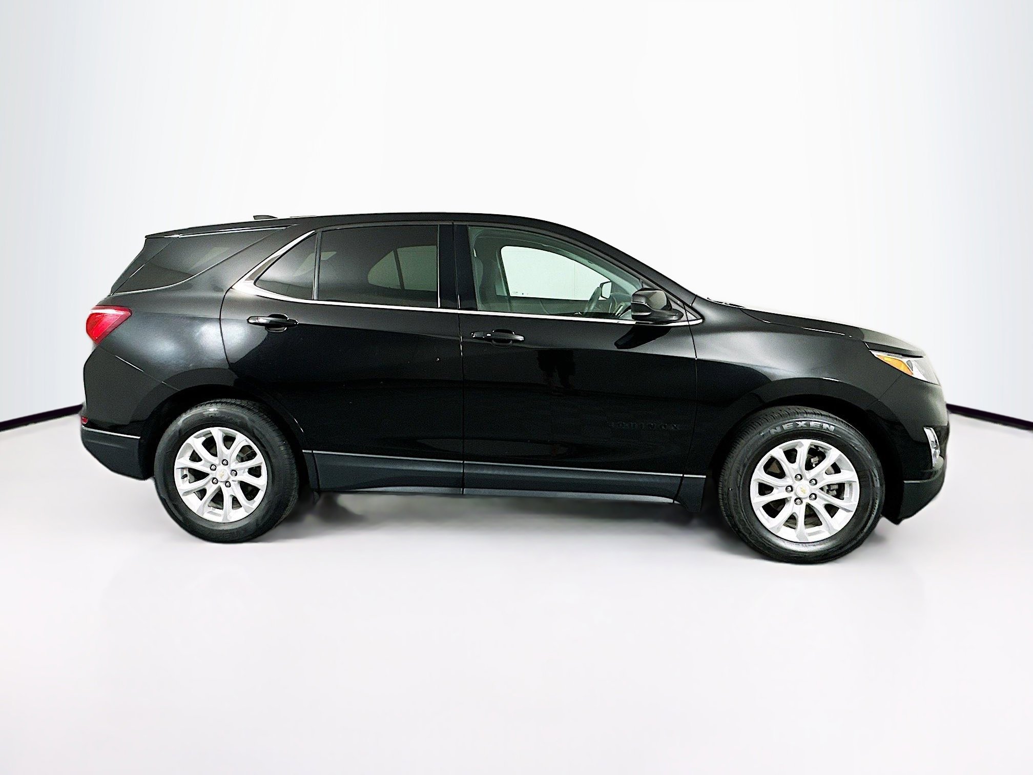 Used 2019 Chevrolet Equinox LT w/ LPO, Blackout Package FWD image 10