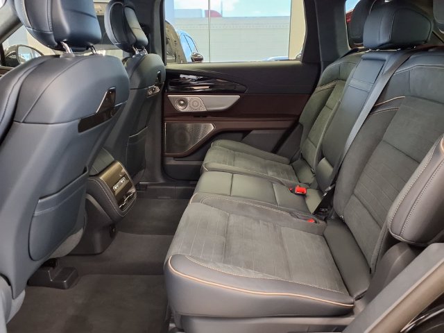 New 2026 Lincoln Nautilus Black Label w/ Jet Appearance Package AWD/4WD image 8