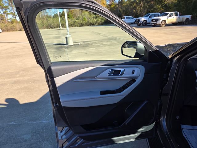 Used 2025 Ford Explorer Active w/ Active Comfort Package image 23