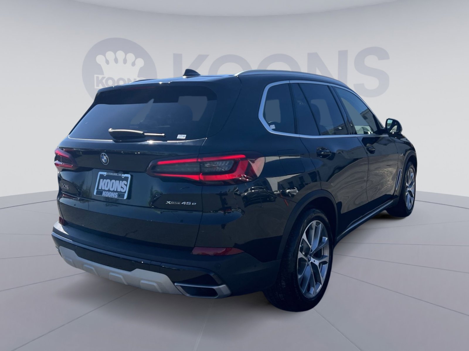 Used 2022 BMW X5 xDrive45e w/ Climate Comfort Package image 16