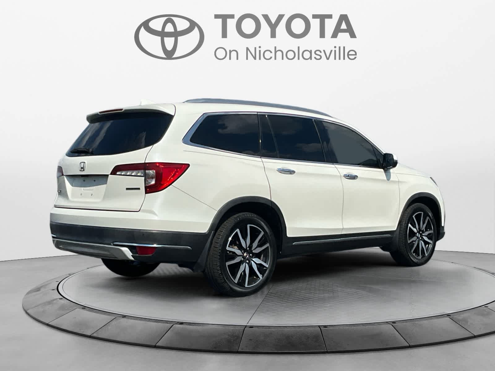 Used 2019 Honda Pilot Touring image 5