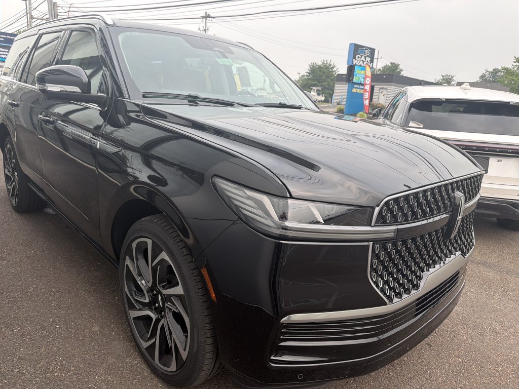 New 2027 Lincoln Navigator Reserve AWD/4WD image 4