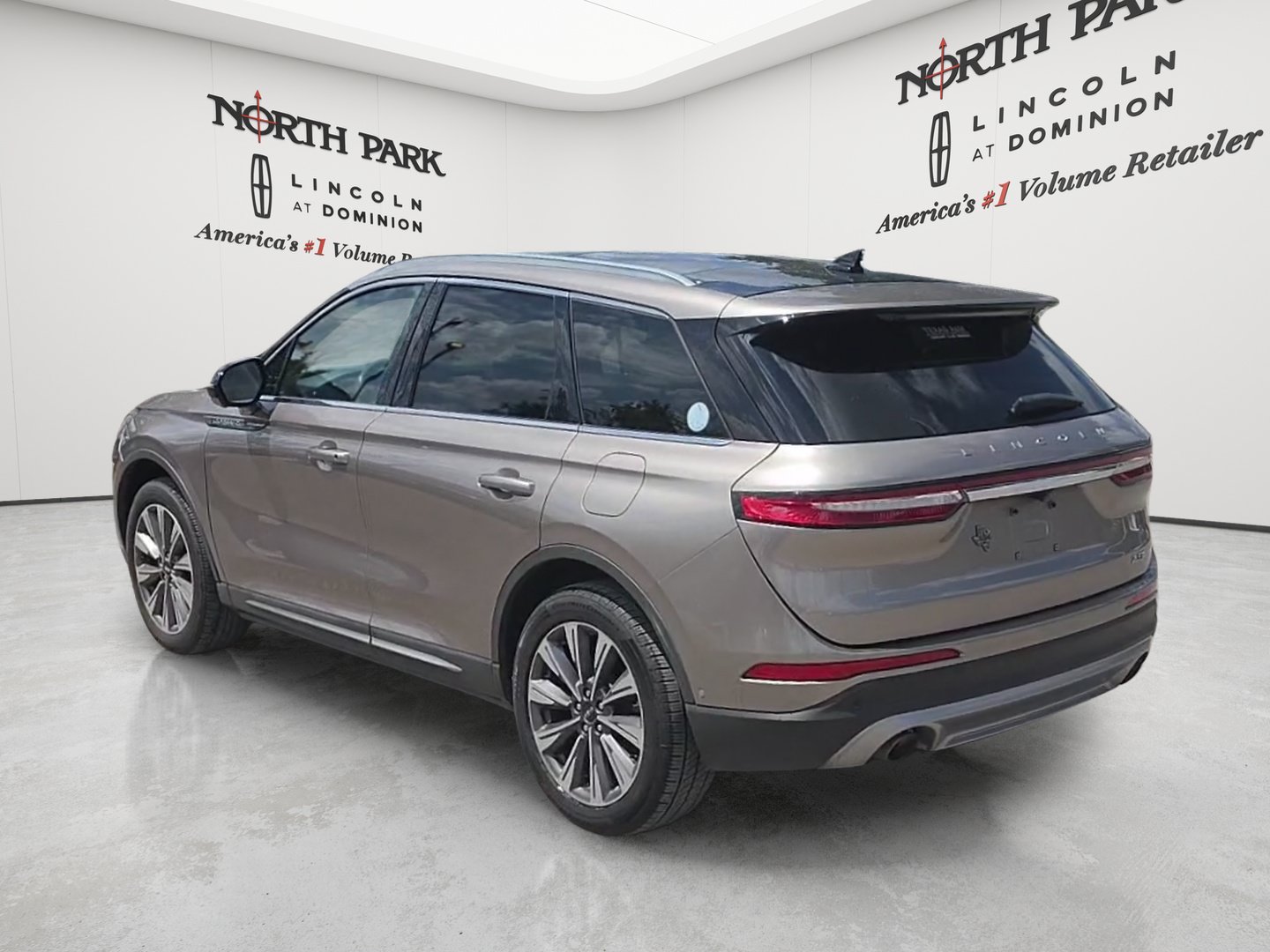 Used 2020 Lincoln Corsair Reserve w/ Equipment Group 202A AWD/4WD image 3