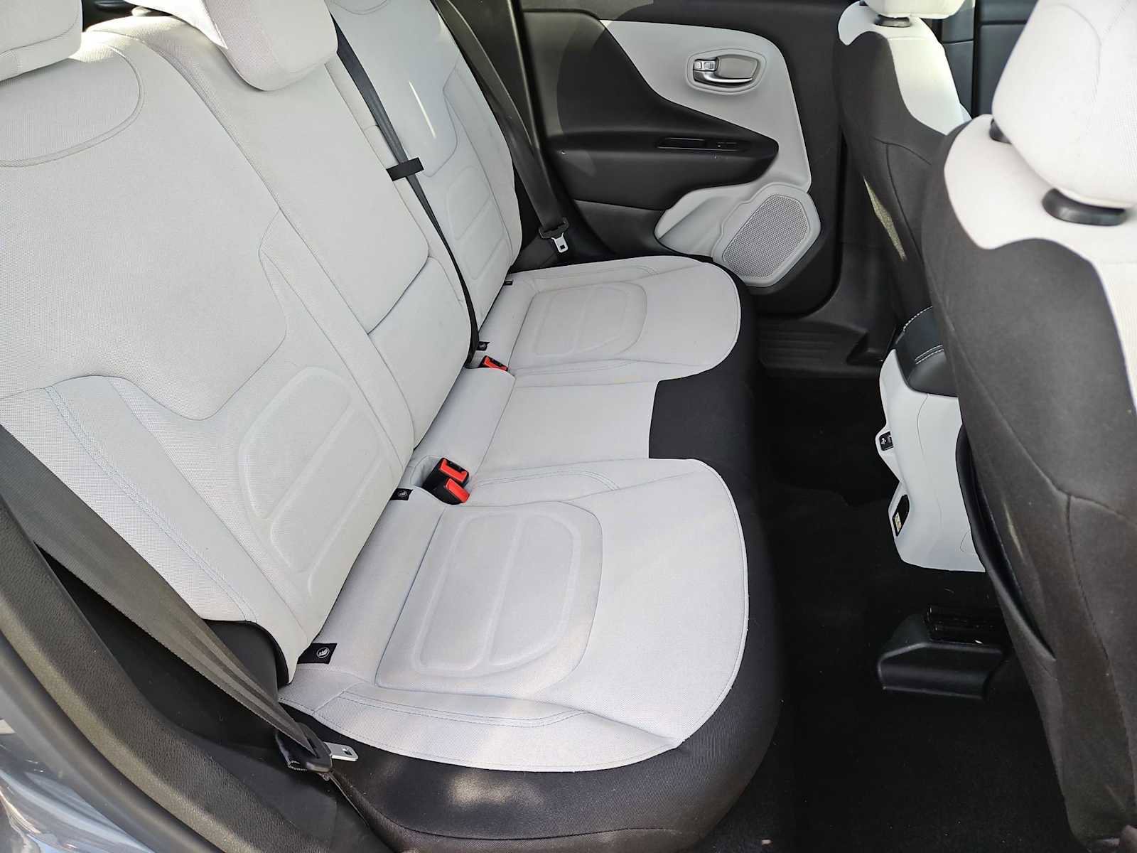 Used 2022 Jeep Renegade Latitude w/ Convenience Group image 21