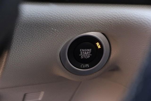 Used 2023 Chrysler Voyager LX image 17