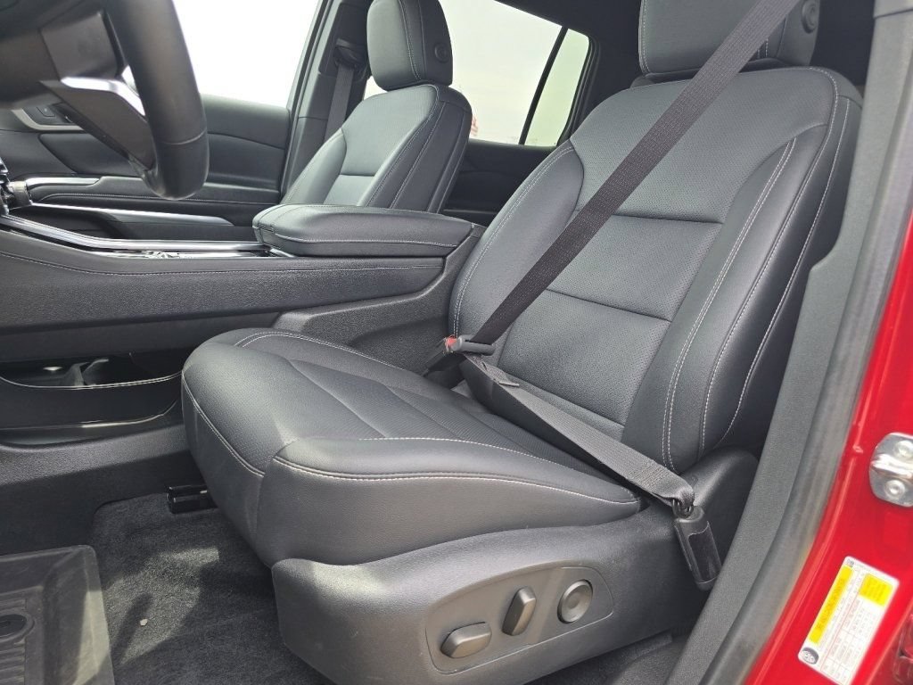 Used 2024 Chevrolet Traverse LT w/ LPO, Floor Liner Package AWD/4WD image 23