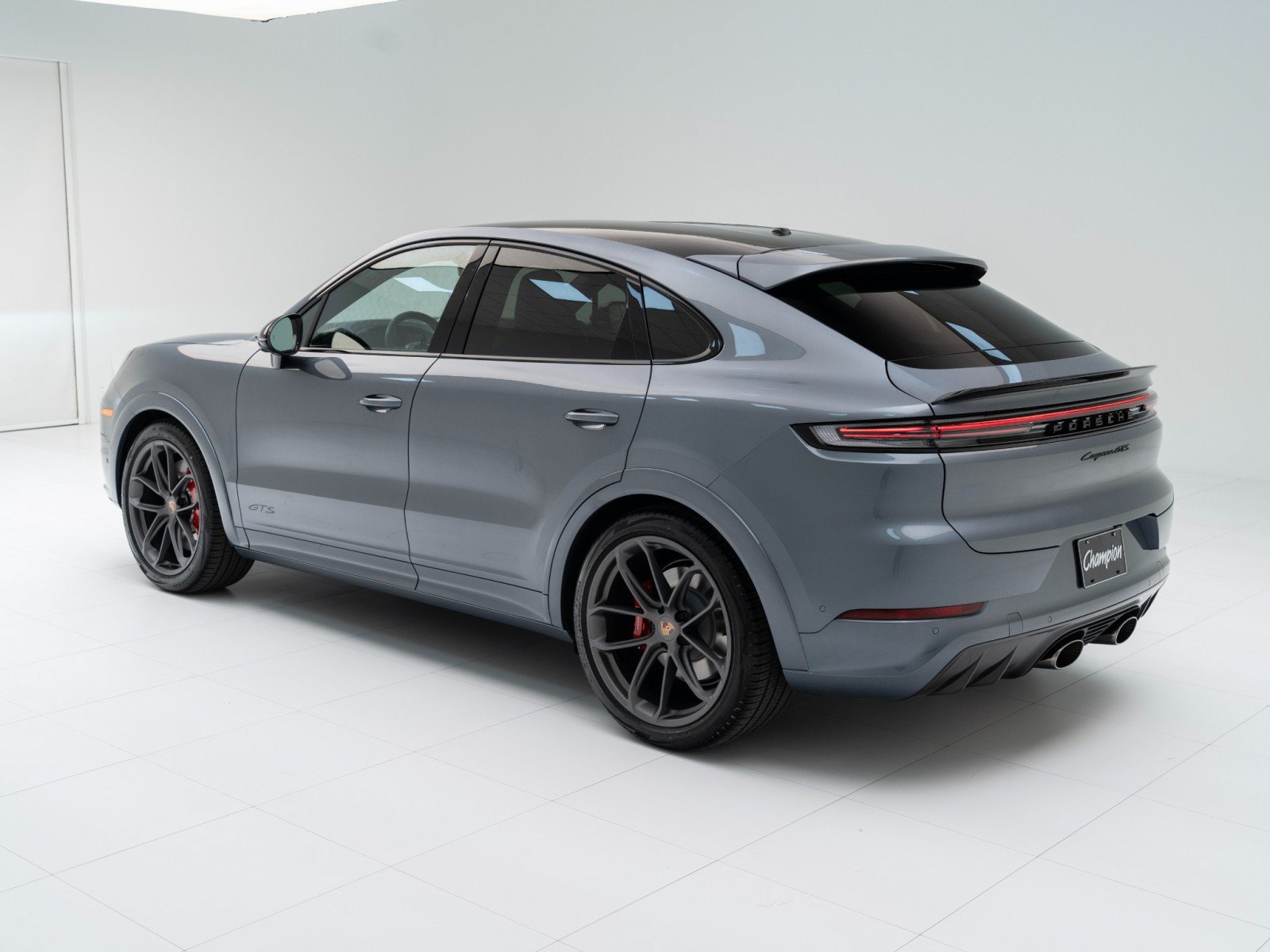 Used 2026 Porsche Cayenne GTS AWD/4WD image 3