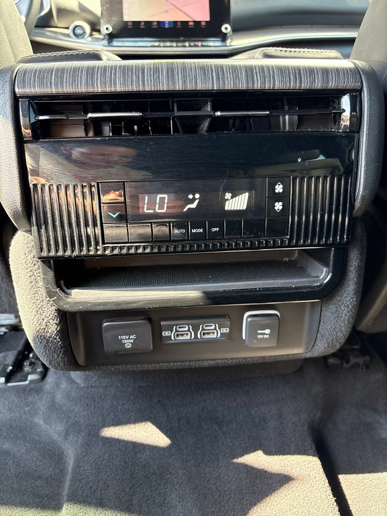 Used 2023 Jeep Wagoneer Series II AWD/4WD image 25