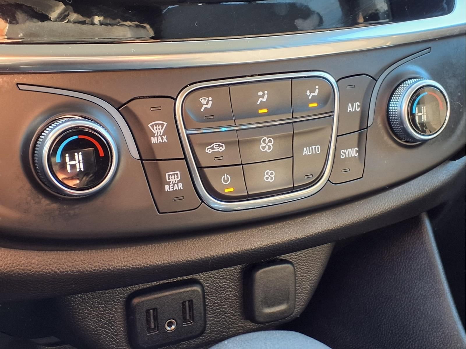 Used 2021 Chevrolet Traverse LS AWD/4WD image 9