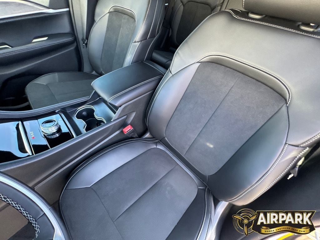 New 2026 Jeep Grand Cherokee Altitude RWD image 19