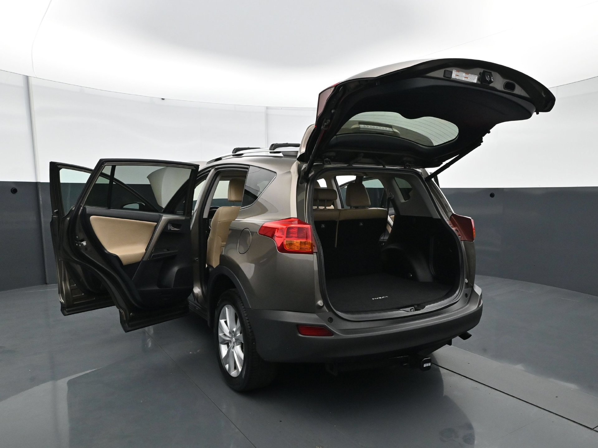 Used 2014 Toyota RAV4 Limited AWD/4WD image 32