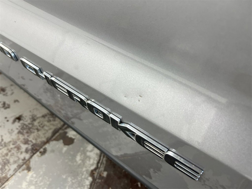 Used 2020 Jeep Grand Cherokee Laredo w/ 18" Wheel & 8.4" Radio Group image 29