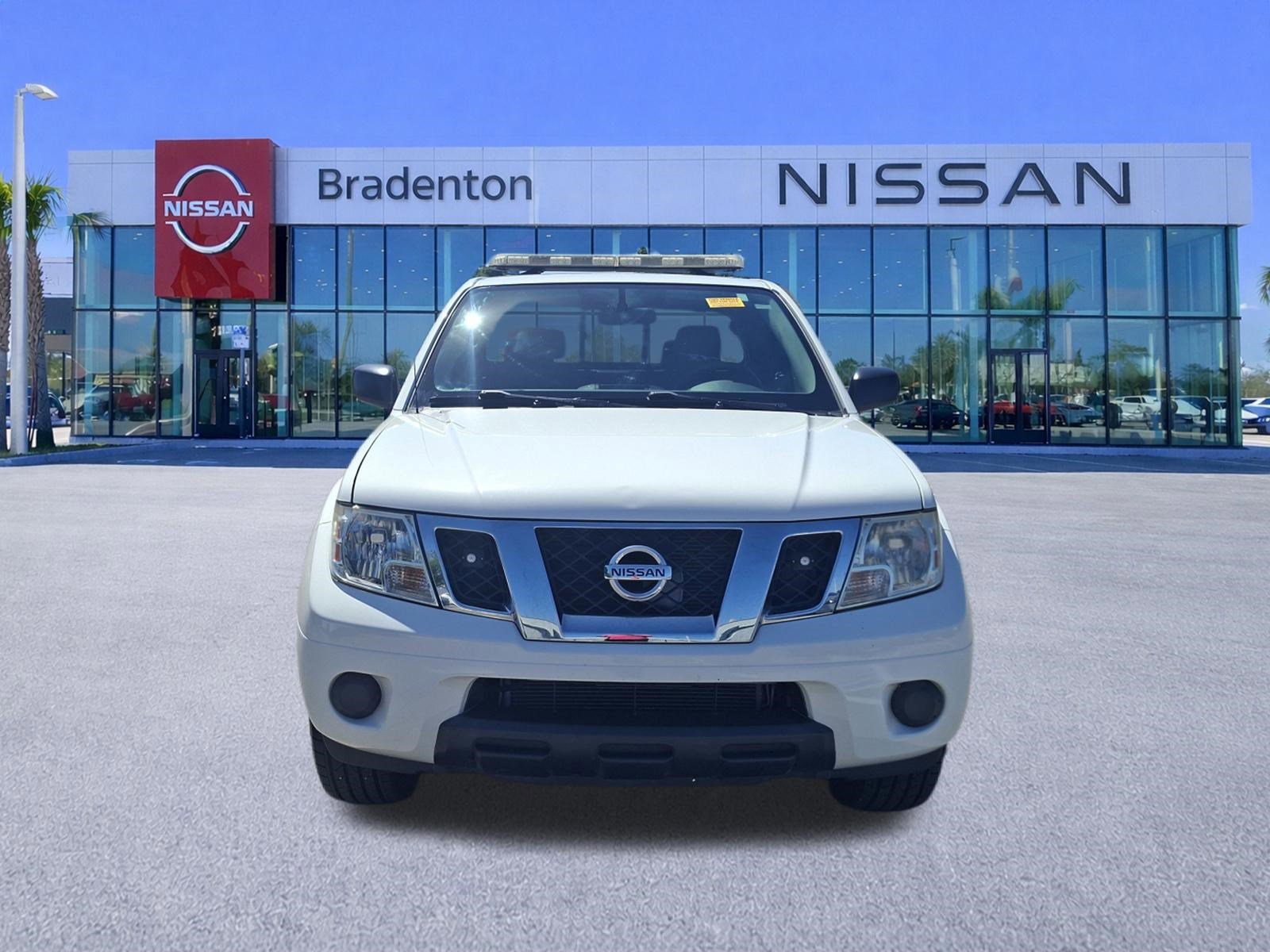 Used 2019 Nissan Frontier SV image 2