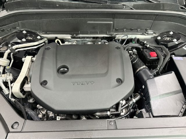 Used 2025 Volvo XC90 B6 Plus AWD/4WD image 31