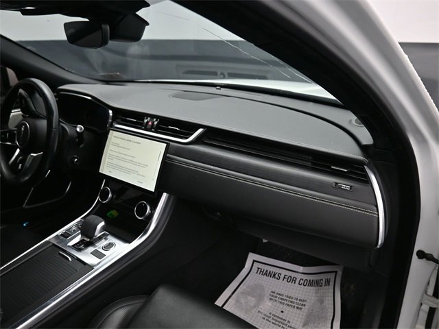 Used 2022 Jaguar XF R-Dynamic SE image 8