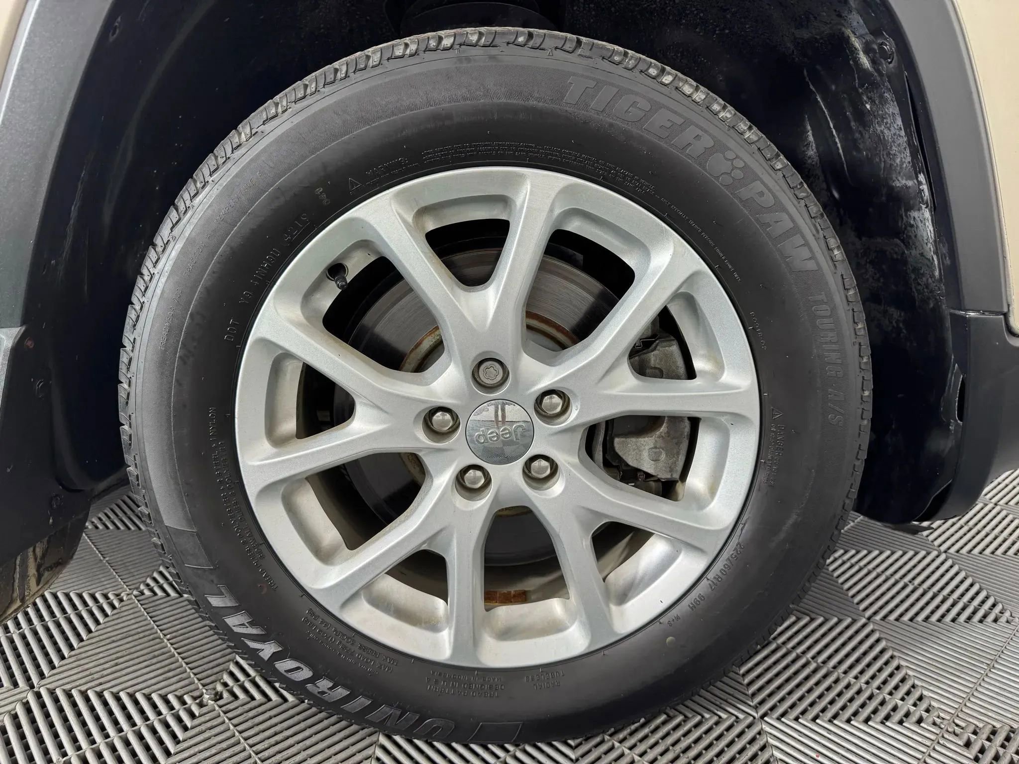 Used 2015 Jeep Cherokee Sport image 41