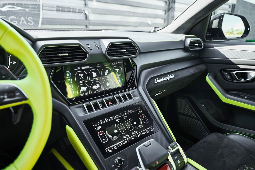 Used 2022 Lamborghini Urus AWD/4WD image 66