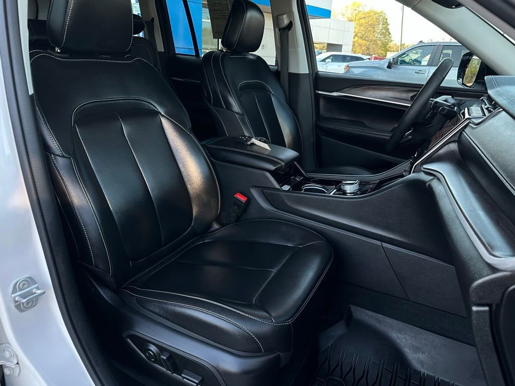 Used 2023 Jeep Grand Cherokee Limited image 18