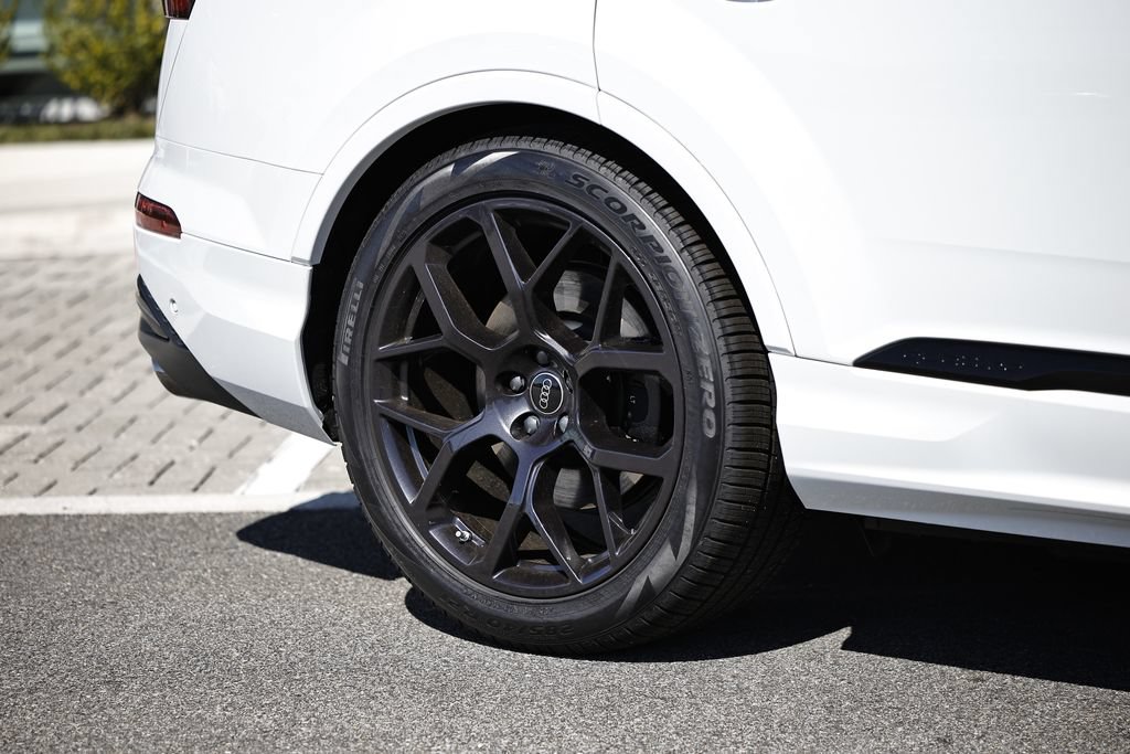 New 2026 Audi SQ7 Premium Plus AWD/4WD image 6