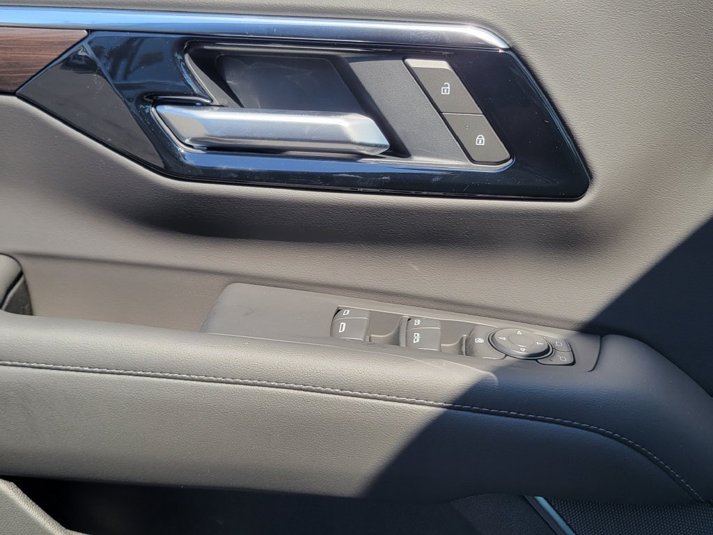 New 2027 Chevrolet Suburban LS RWD image 14