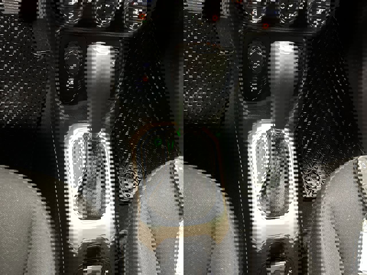 Used 2017 Jeep Renegade Latitude w/ Popular Equipment Group image 22