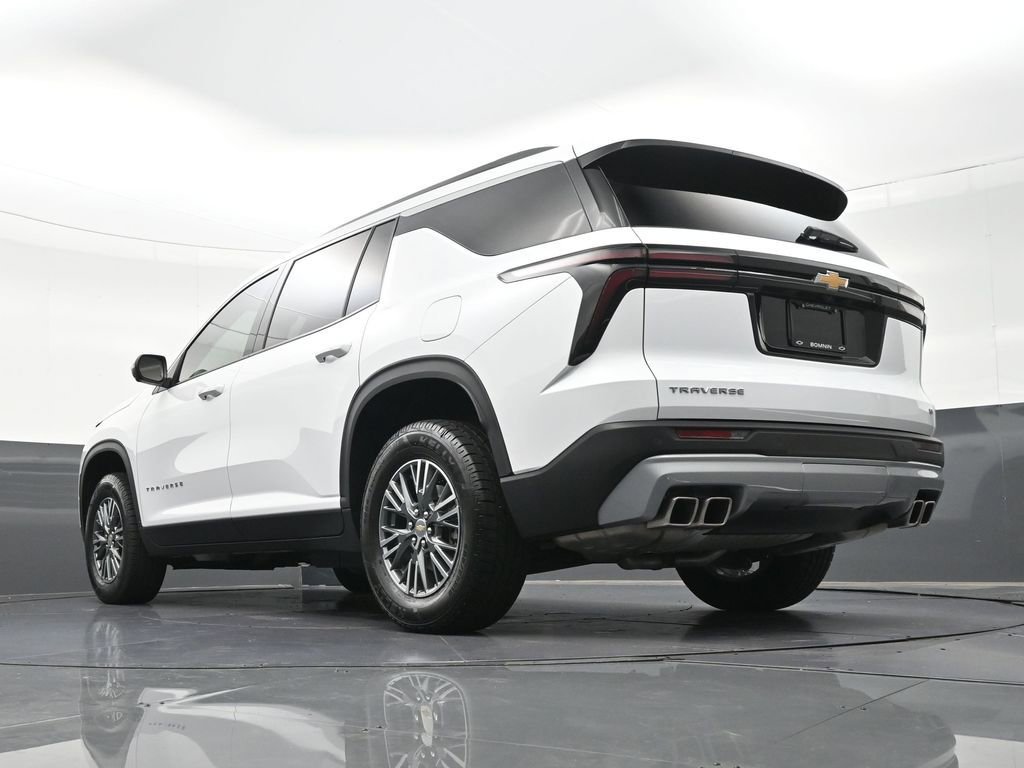 Used 2024 Chevrolet Traverse LT FWD image 25