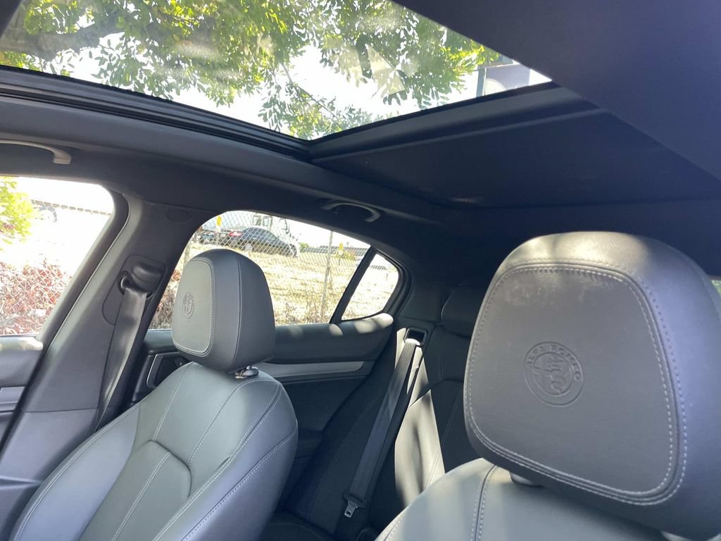 Used 2025 Alfa Romeo Stelvio Sprint AWD/4WD image 6