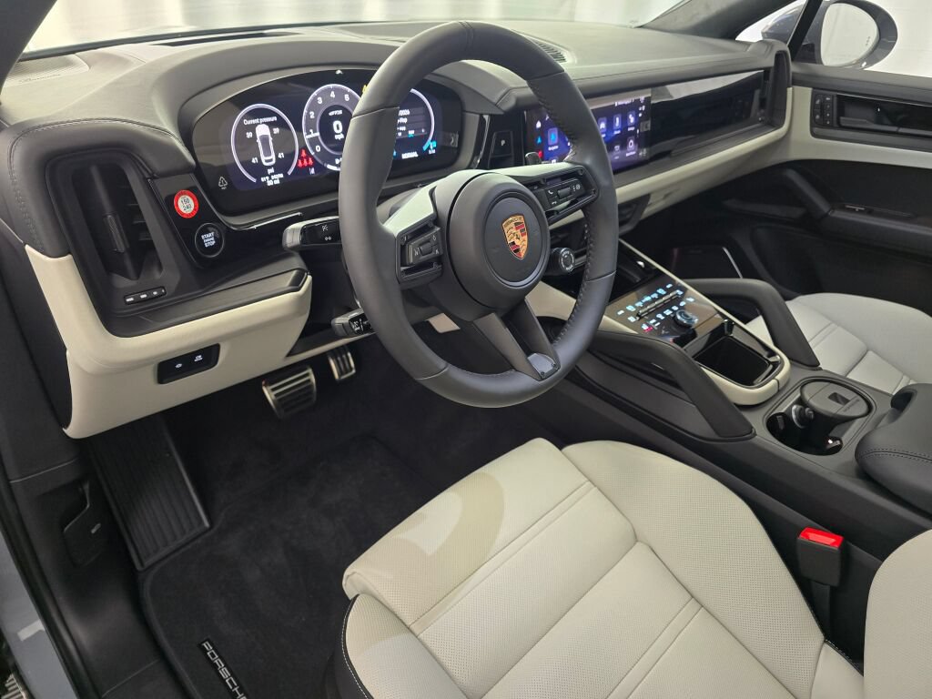 New 2026 Porsche Cayenne GTS AWD/4WD image 4