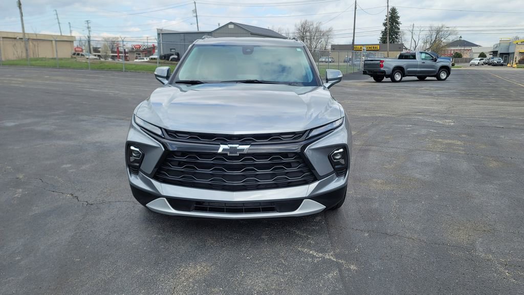 Used 2023 Chevrolet Blazer LT w/ LPO, Black Grille Bar Package image 4