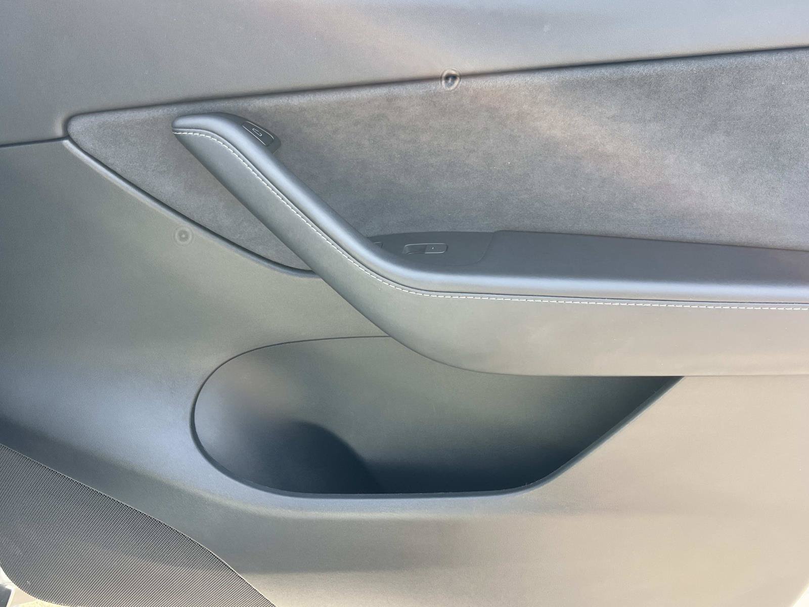 Used 2022 Tesla Model Y Long Range AWD/4WD image 24