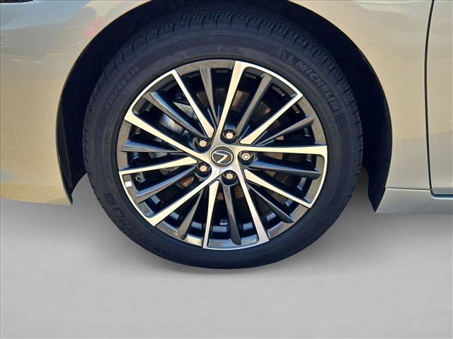 Used 2025 Lexus ES 300h w/ Premium Package FWD image 23