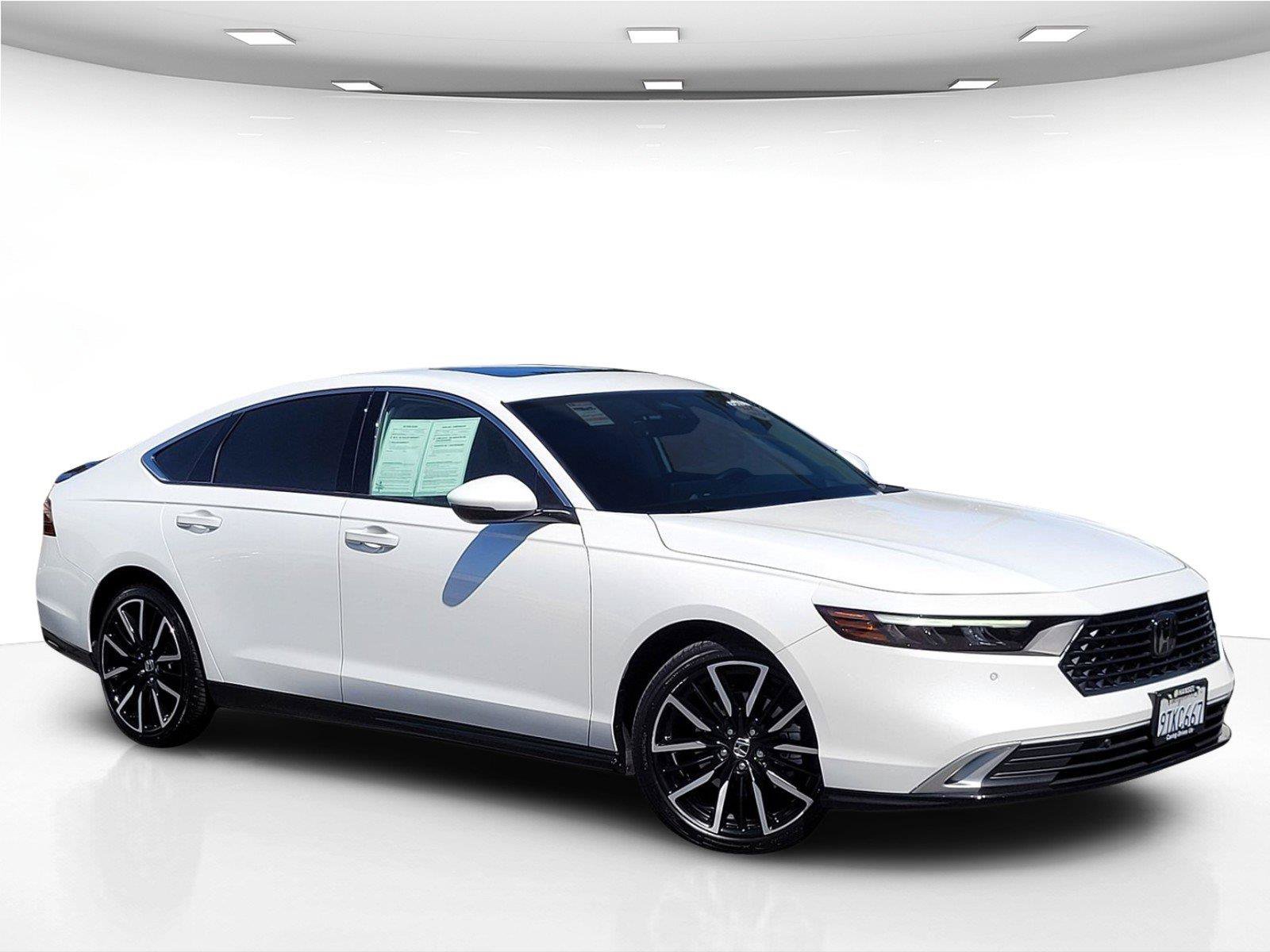 Used 2025 Honda Accord Touring image 2