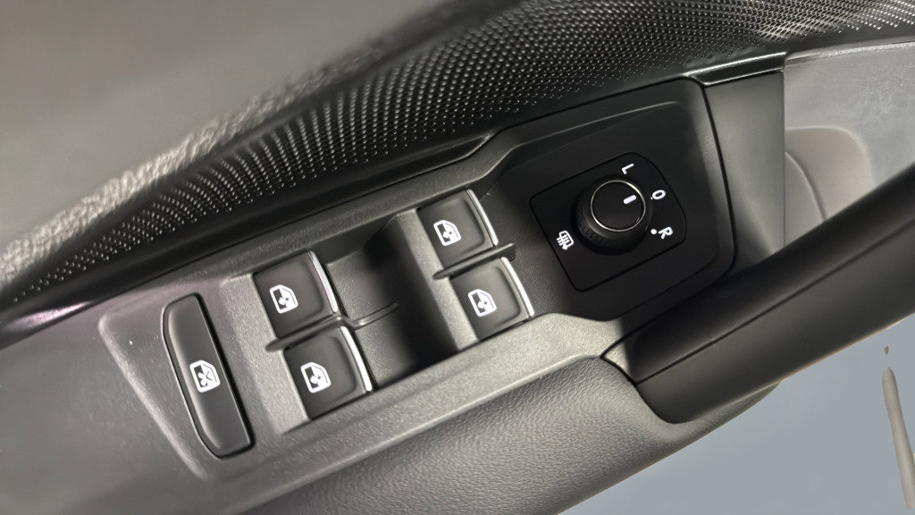 New 2026 Volkswagen Tiguan SE R-Line image 14