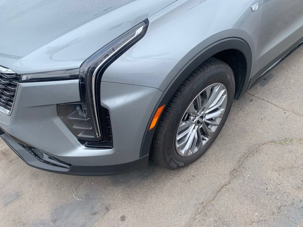 Used 2024 Cadillac XT4 Premium Luxury FWD image 2