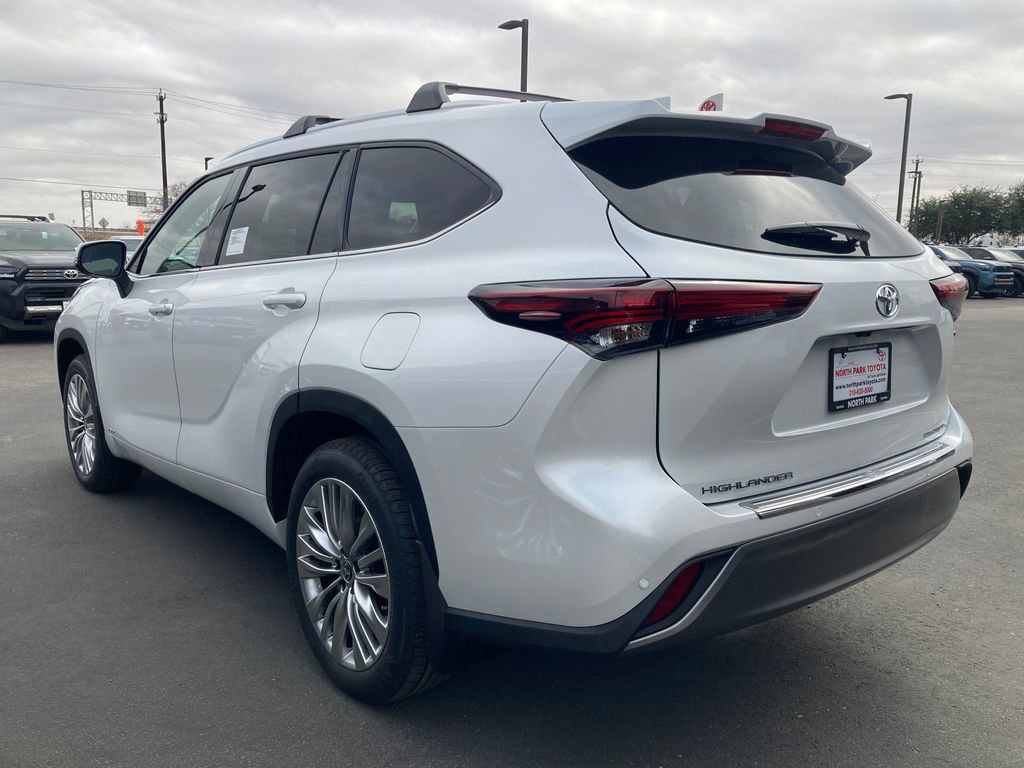 New 2026 Toyota Highlander Platinum AWD/4WD image 8