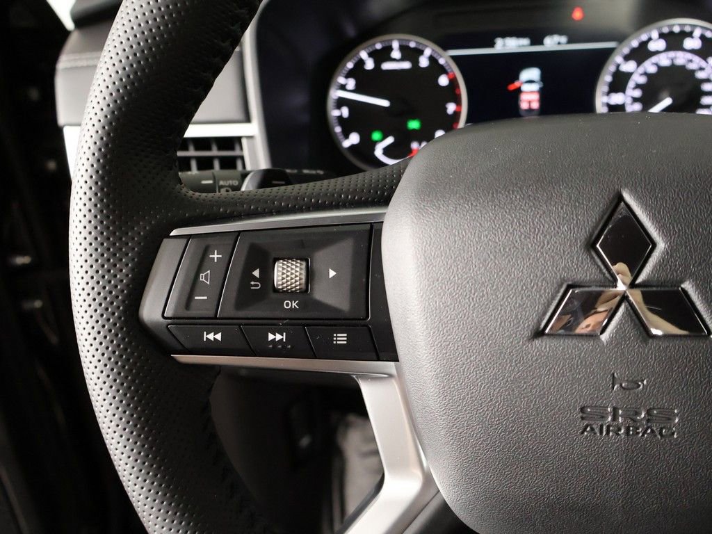 New 2026 Mitsubishi Outlander LE FWD image 34